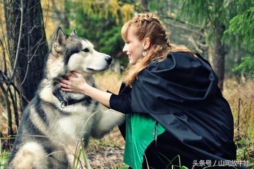女生接退伍男友 男友眼睛瞬间亮了女生接退伍男友，男友眼睛瞬间亮了——一段感人至深的重逢之旅